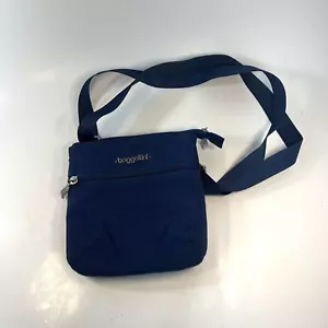 NUOVO Baggallini RFID Nylon Tasca Leggera Tracolla da Viaggio con Borsa Navy - Foto 1 di 11