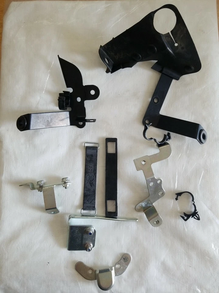 2009 Yamaha FZ6R Side Faring Bracket Mount Battery and Seat Holder - Изображение 1 из 1