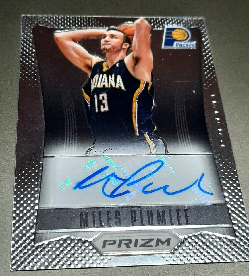 MILES PLUMLEE-2012 PRIZM PANINI-AUTO-AUTOGRAPH 🏀 BASKETBALL CARD-INDIANA PACERS - Image 1 of 2