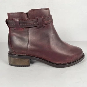 Clarks Maye Ease Damen-Stiefeletten 7,5 W burgunderrot Leder bequem Reißverschluss Schuhe - Bild 1 von 10