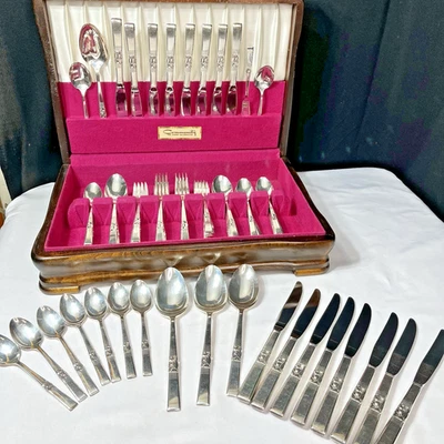 Juego de cubiertos Morning Star 1948 placa plateada Oneida Community 102 piezas estuche para servir Foto 1 de 4