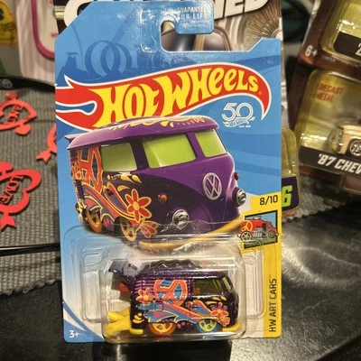 Hot Wheels Treasure Hunt HW 2018 autos artísticos Volkswagen Kool Kombi con protector Foto 1 de 4