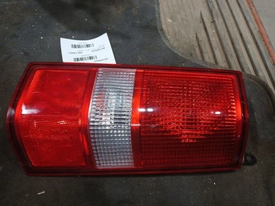 Luz trasera derecha para pasajeros GMC Savana 2500 2025 3085045 Foto 1 de 4