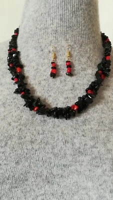 Collana torchon  onice e corallo rosso con orecchini . Spedizione gratuita - Immagine 1 di 2