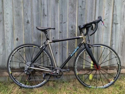 Bicicleta de titanio/carbono K. Bedford, similar a Serotta Ottrott, 51 cm, usada en excelente estado Foto 1 de 4