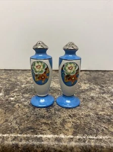 Vintage Japanese Porcelain Salt & Pepper Shakers Blue Flowers Floral - Picture 1 of 6