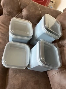 Juego de botes Tupperware Modular Mates tapa cuadrada azul con bisagras 1622 1621 1620 1619 - Imagen 1 de 5