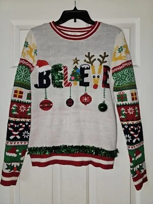 Suéter pequeño de Navidad No Boundaries para mujer Foto 1 de 4