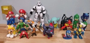 18 gemischte Spielfiguren - Star Wars - Pokemon - Mario - grüner Pfeil - Snoopy - X Männer  - Bild 1 von 6