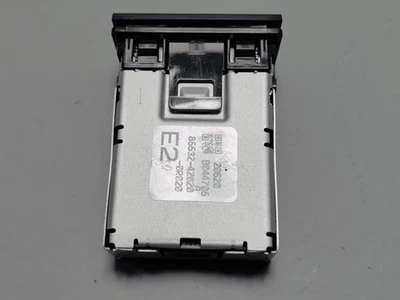 Consola central híbrida Toyota RAV4 20-22 delantera doble puerto USB toma de corriente OEM Foto 1 de 4