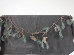 Guirnalda de plástico navideño decoración con piñas 1,3m - Imagen 1 de 3