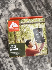 Doccia solare da campeggio Ozark Trail attrezzatura esterna 5 galloni con kit di sospensione nuova con scatola - Foto 1 di 2