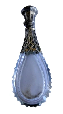 ANCIEN FLACON A SEL CRISTAL  ET ARGENT  XIX SANS  SON  BOUCHON INTERIEUR - Photo 1/3