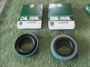 New CR # 13992 Oil Seals (2) = National 8660s Multiple Applications Rear Wheel - Bild 1 von 1