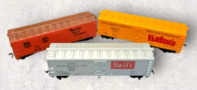 Lot of 3 HO Scale 40' Refer Cars Swift Pacific Fruit Kahn's Mantua Vintage - Image 1 of 4