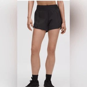 EUC Lululemon Damen Hotty heiße schwarze Sportshorts 4" Schrittlänge - Größe 10 - Bild 1 von 11
