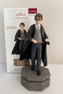 Hallmark Andenken 2018 Harry Potter Geschichtenerzähler Ornament Licht & Sound - Bild 1 von 4