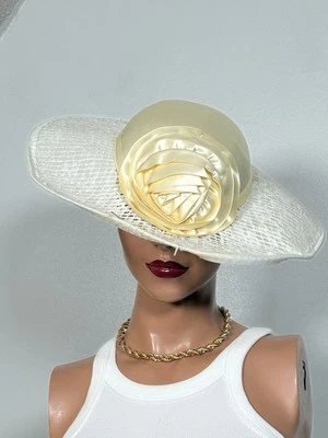 Vintage Blanco Marfil Boda Derby Sombrero Encaje Floral Embellecido Novia Foto 1 de 4