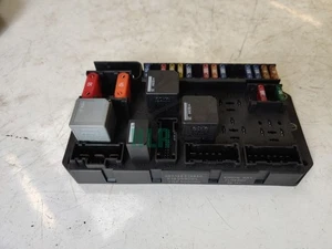 Range Rover L322 4.4 AJ V8 Fuse Box YQE500090 - Picture 1 of 3