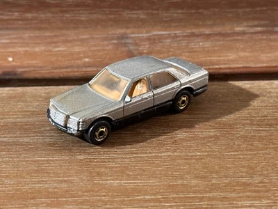 Mercedes 380 SEL 1981 Hot Wheels plateado hecho en ruedas doradas Hong Kong Foto 1 de 4
