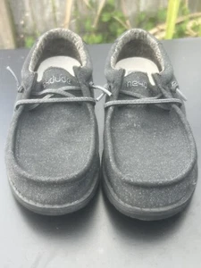 Hey Dude Wally Youth Basic Shoes Size Y1-L2 Black Slip On Comfort - Picture 1 of 5