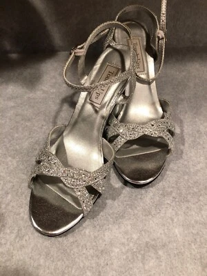 TOUCH UPS WOMEN'S SILVER GLITTER HIGH HEEL SLINGBACK DRESS SHOES - SIZE 8.5M - Image 1 of 4