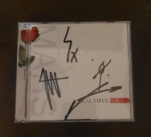 30 Seconds To Mars A Beautiful Lie Signed Auto Album Jared Leto Shannon Tomo - Bild 1 von 3