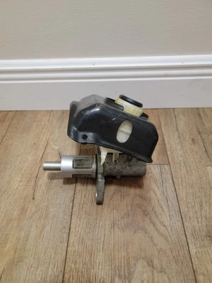 08-2017 Audi A4, S4, A5, S5, RS5, Q5, SQ5, A8, S8, A7, S7, A6 depósito de refuerzo de freno eléctrico Foto 1 de 4