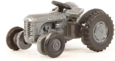 Oxford Diecast Grey Ferguson Tractor - 1:148 N Scale - Immagine 1 di 4