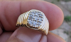 14K Yellow Gold Ring with 9ea .015ct. Authentic Diamonds Oval Setting Kay Jewel - Picture 1 of 17