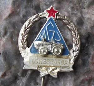 Antigua insignia alfiler agrícola MGJ Torzsgarda Hungría empresa húngara de tractores - Imagen 1 de 2