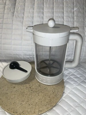Prensa de preparación en frío Bodum Bean y cafetera helada/color crema con cuchara Foto 1 de 4
