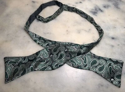 Pajarita ajustable Pensee 100 % seda hecha a mano negra verde brillante cachemira Foto 1 de 4