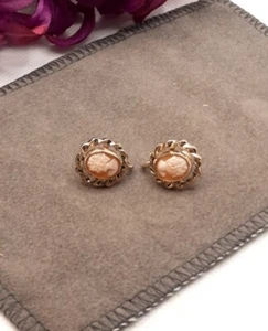 Carnelian Shell Cameo Stone Earrings 14kt Yellow Gold Screwbacks For Non-Pierced - Picture 1 of 4