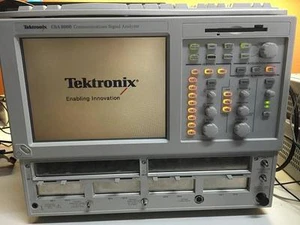 Tektronix CSA8000 Mainframe analizzatore di segnali comunicazioni - Foto 1 di 1