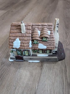 Dept 56 Dickens Village The Christmas Carol Cottage mit Rauchstämmen 1996 ZURÜCKGENOMMEN - Bild 1 von 5