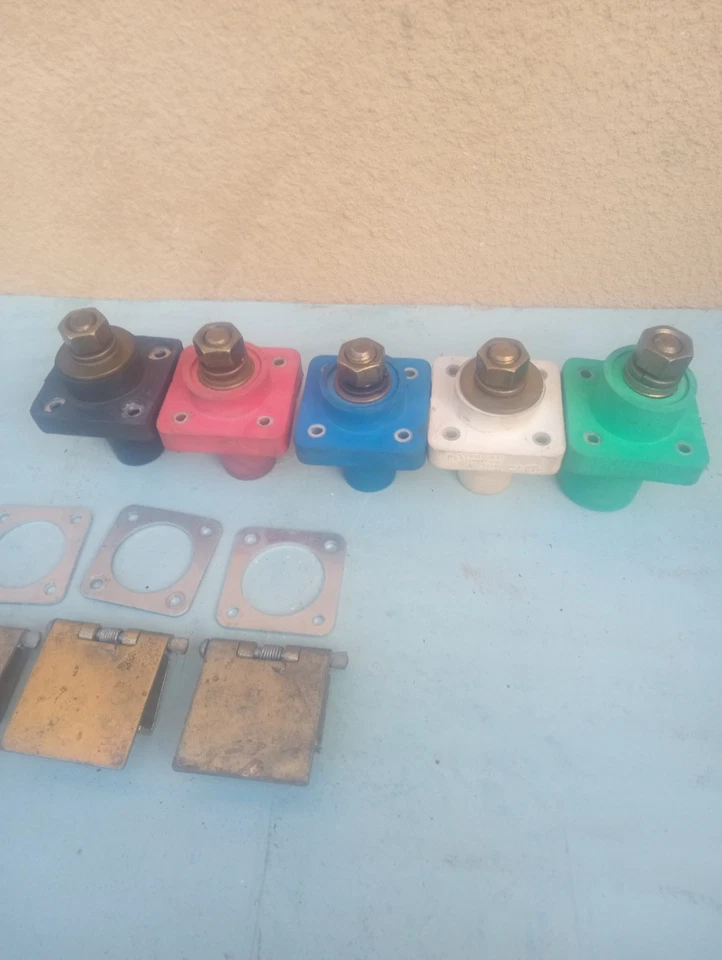 Crouse Hinds E1016 Series Panel Mount Generator Plug In Connector With Covers... - Image 1 of 4