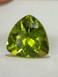 Premium peridot gemstone - faceted natural Chrysolite 4.10 CTS - Picture 1 of 10