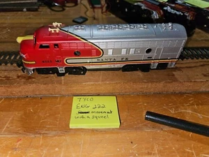 HO GUAGE SANTA FE F7 DIESEL ENGINE, INTERMITANT MOVEMENT, SEE VIDEO - Picture 1 of 6