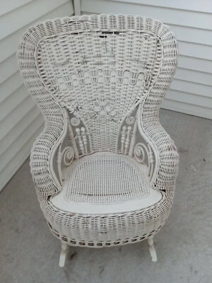 Mecedora de mimbre vintage muñeca infantil madera blanca 29" alto 2,5 pies pequeña antigua Foto 1 de 4