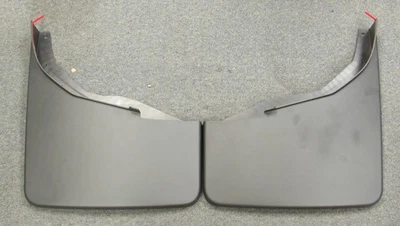 Novo GM OEM 22903553 Protetores de Respingo Traseiros Moldados 2015-2019 Silverado 3500HD Dually - Imagem 1 de 3