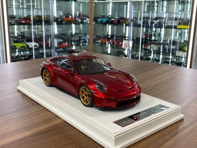 IVY Modelos Porsche 911 S/T (992) Llanta Roja/Dorada Limitada - 20 piezas [Resina 1/18] Foto 1 de 4