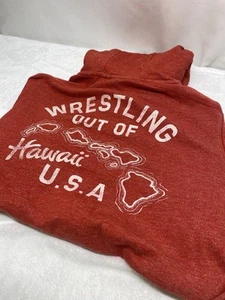 Under Armour PROJECT ROCK Wrestling out of Hawaii Zip Hoodie Sweatshirt LG - Rot - Bild 1 von 7