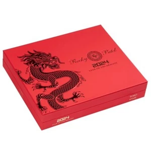 ROCKY PATEL ANNO DEL DRAGO 2024 SCATOLA VUOTA PER SIGARI 9,25” x 7,75” x 1,75” ROSSO - Foto 1 di 9
