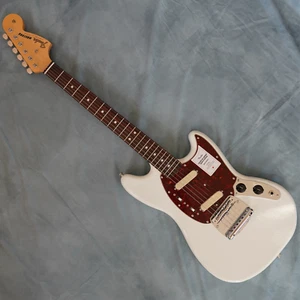 Fender Made in Japan Traditional 60s Mustang Olympic White Electric Guitar - Picture 1 of 13