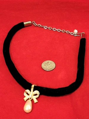 Moda Collar Gargantilla Terciopelo Negro con Lazo de Estrás y Perla de Imitación 13-15" Foto 1 de 4
