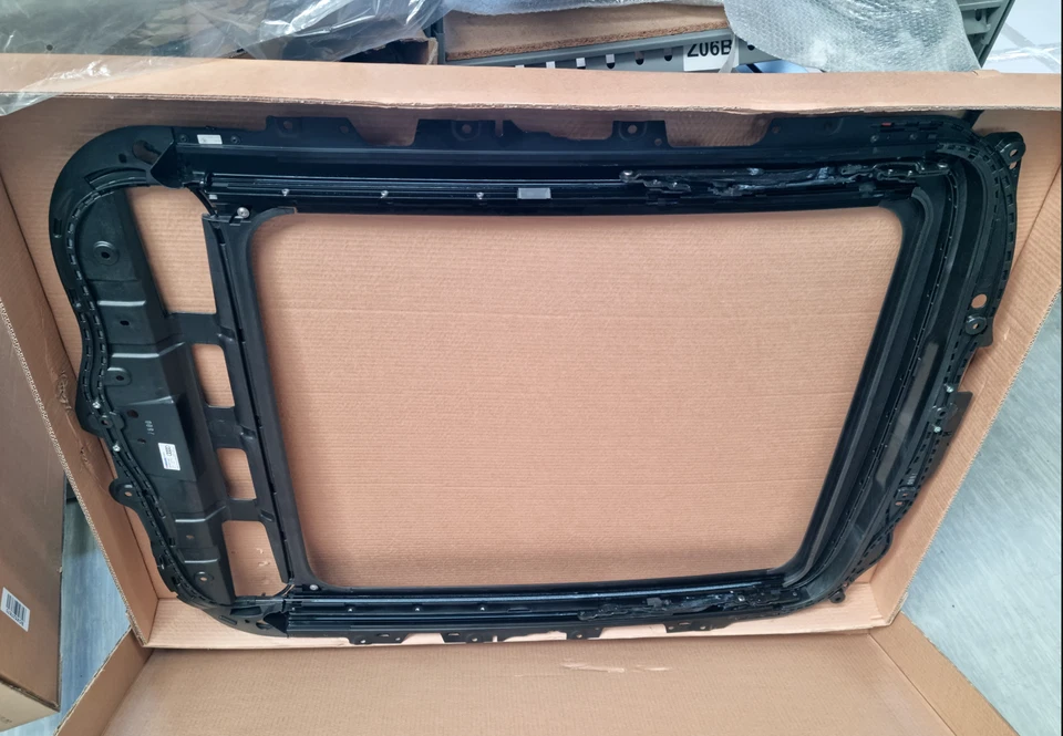 AUDI Q3 Q8 E-TRON SUNROOF FRAME 4M8877049 *GENUINE BRAND NEW — 第 1/1 张图片