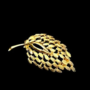 Vintage Gold Tone Textured Leaf Pin Brooch - Roget Open Weave Shiny Stem Signed - Picture 1 of 7