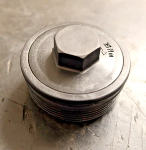 Genuine Mercedes Benz Fuel Filter Cover Cap A0000900087 - Picture 1 of 1