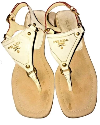 Sandalias PRADA para mujer de lona blanca con logotipo dorado con nombre tanga hebilla talla 37 Foto 1 de 4